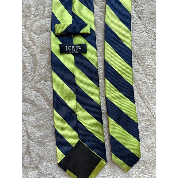 J.Crew Silk Tie Navy & Lime Green Diagonal Stripe 2.75" Classic Preppy Style - Picture 3 of 4